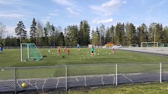 Flott å se den nye kunsgressbanen i bruk :-)